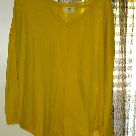 Blauses - Picture 2 of 5